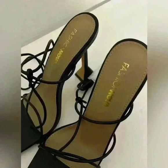 Fashionnova heels - Picture 7 of 9